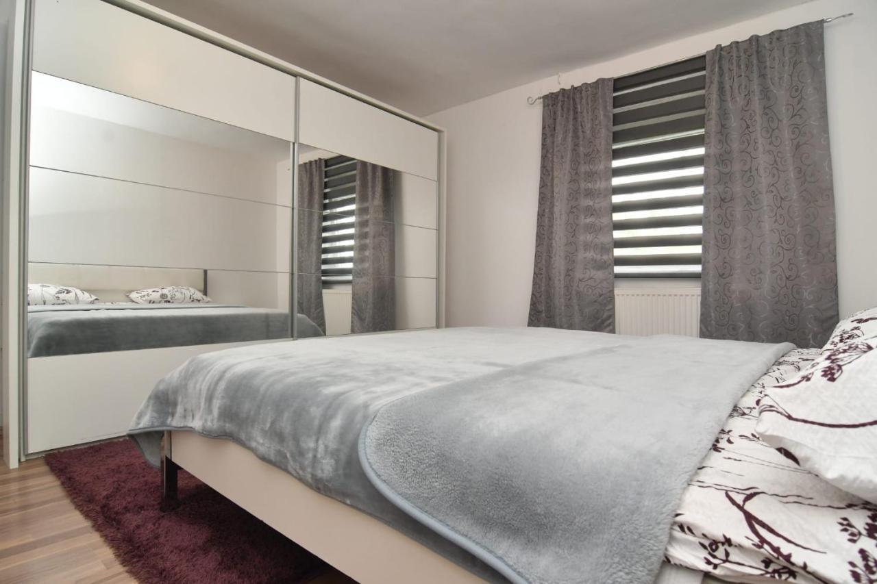 Apartman Gluic Синь Екстер'єр фото