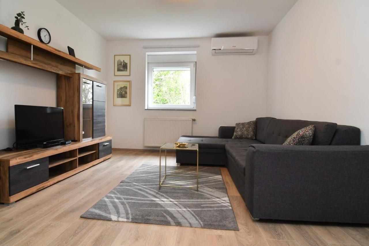 Apartman Gluic Синь Екстер'єр фото